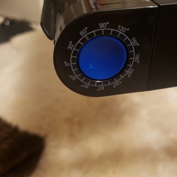 Laptop stand table holds up to 16 inch laptop - Picture 5 of 8